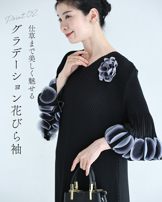 花びらディテールのフレア袖プリーツロングワンピース（ベルト付き）