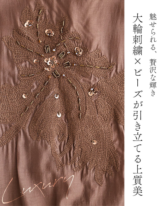 太陽に艶めく花刺繍リゾートロングワンピース（ベルト付き）