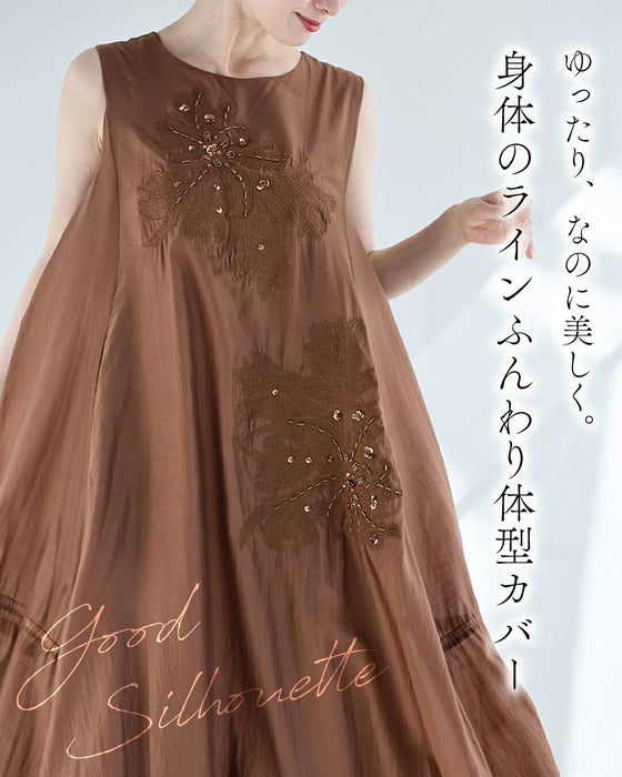 太陽に艶めく花刺繍リゾートロングワンピース（ベルト付き）