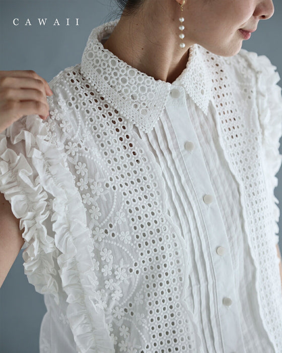 ときめくたっぷりフリルと刺繍ブラウストップス