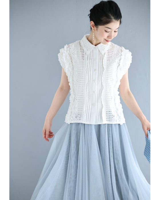 ときめくたっぷりフリルと刺繍ブラウストップス