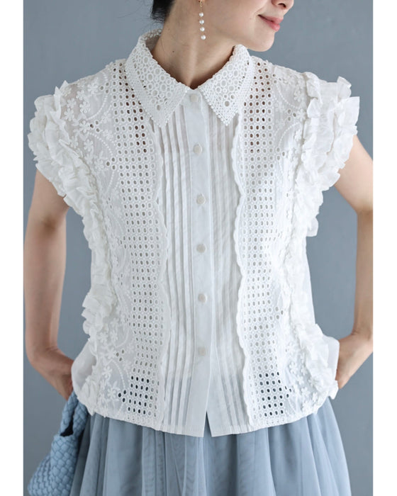 ときめくたっぷりフリルと刺繍ブラウストップス