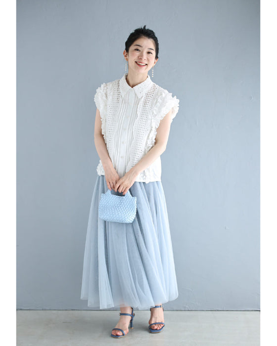 ときめくたっぷりフリルと刺繍ブラウストップス