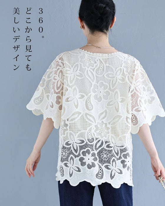 際立つ花柄のカットワークレースブラウストップス