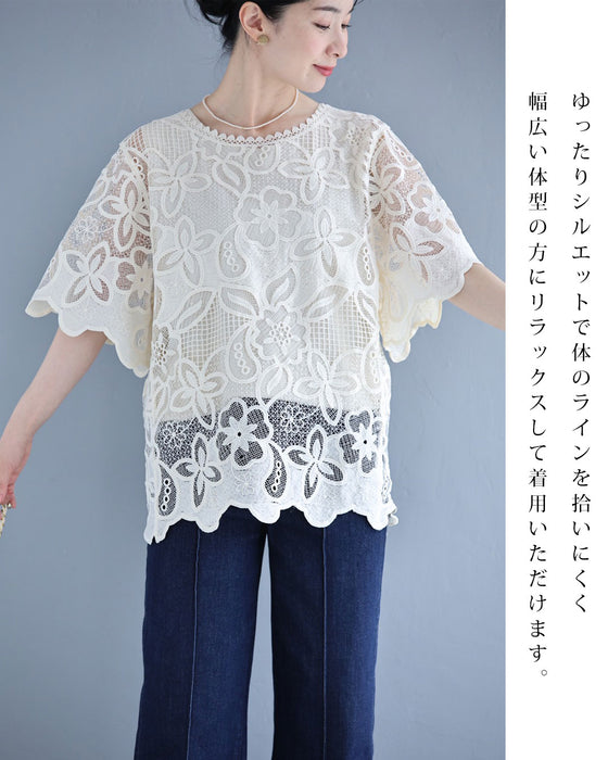 際立つ花柄のカットワークレースブラウストップス