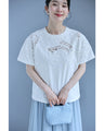 デコルテに広がるレースTシャツトップス