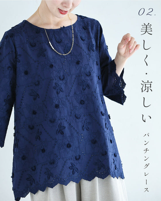 上品ネイビーの立体花刺繍ブラウストップス