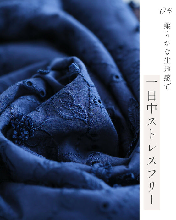 上品ネイビーの立体花刺繍ブラウストップス