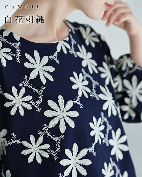 繋がり合う白花刺繍ブラウストップス