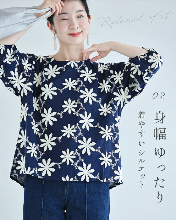 繋がり合う白花刺繍ブラウストップス