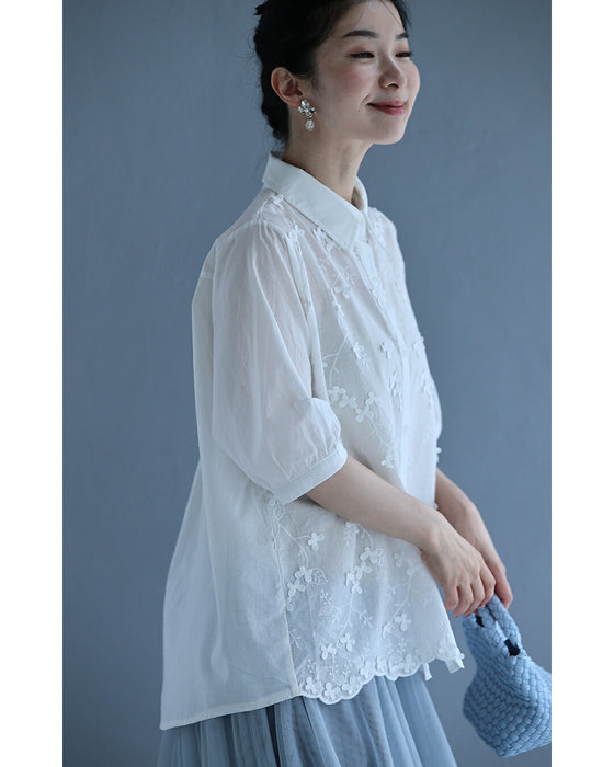 愛らしい白花蝶々の刺繍シャツトップス