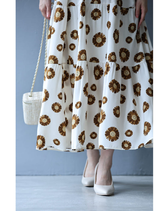 太陽に映えるひまわり柄ロングワンピース（紐ベルト付き）