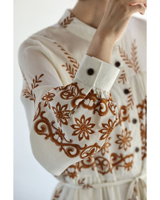 ミモザリーフの刺繍風プリントロングワンピース（紐ベルト付き）