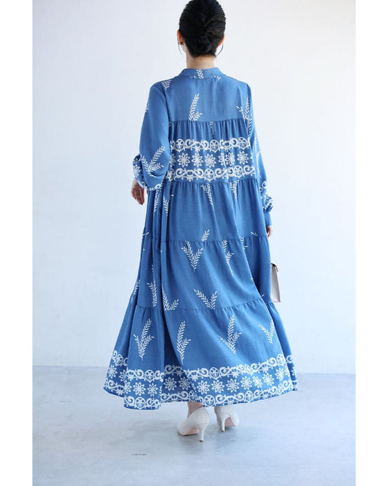 ミモザリーフの刺繍風プリントロングワンピース（紐ベルト付き）