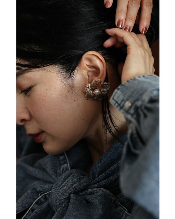 【返品・交換不可】ワイヤーアートの梅の花ピアス