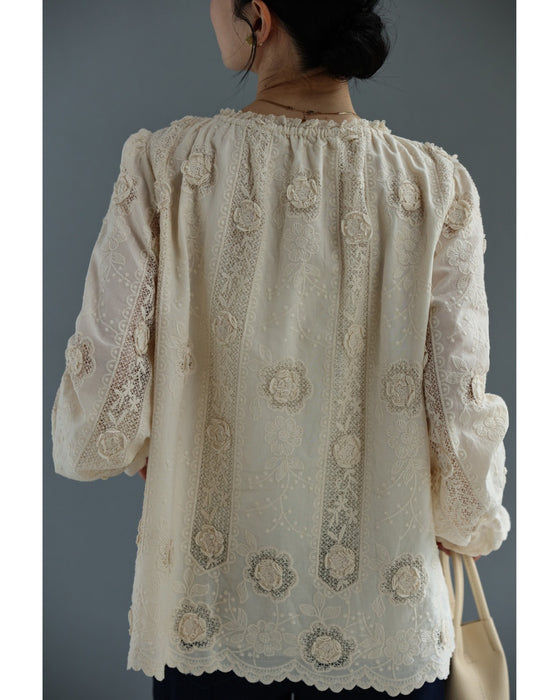 手仕事の花咲くアンティーク風レースブラウス