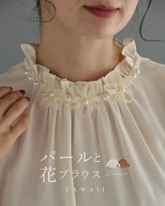 寄り添うパールと花のブラウストップス