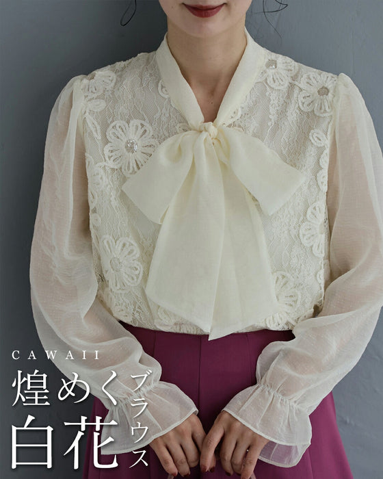 モール刺繍で描く白花ブラウストップス
