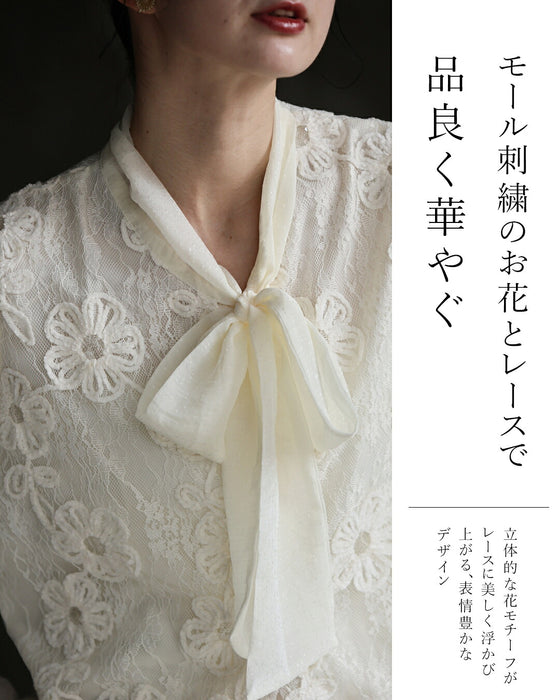 モール刺繍で描く白花ブラウストップス