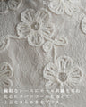 モール刺繍で描く白花ブラウストップス