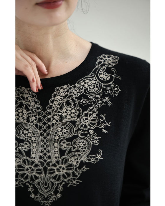 レース刺繍のニットワンピース