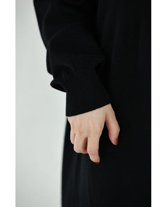 レース刺繍のニットワンピース