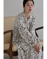 小さな花咲くロングワンピース