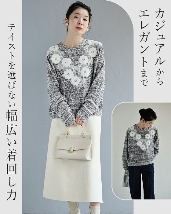 白花アップリケのニットプルオーバートップス