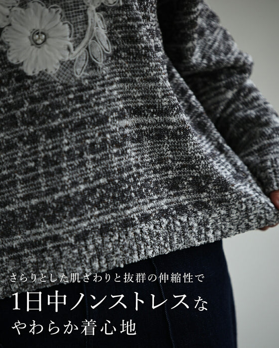 白花アップリケのニットプルオーバートップス