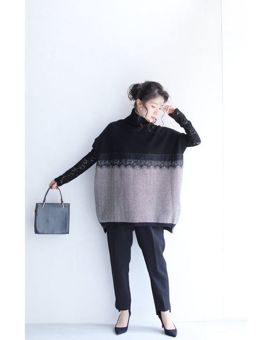 Two-tone square silhouette knit top with lace