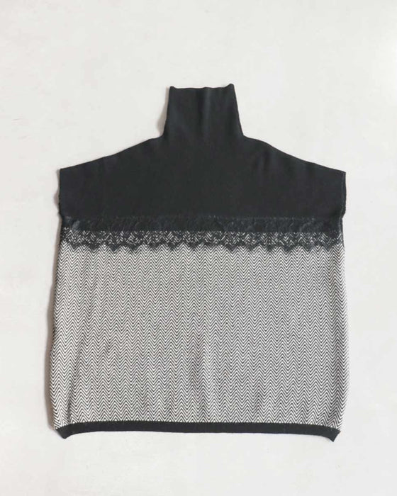 Two-tone square silhouette knit top with lace