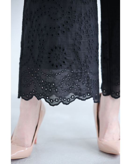 パンチングレースのブラウスとパンツ2点セット