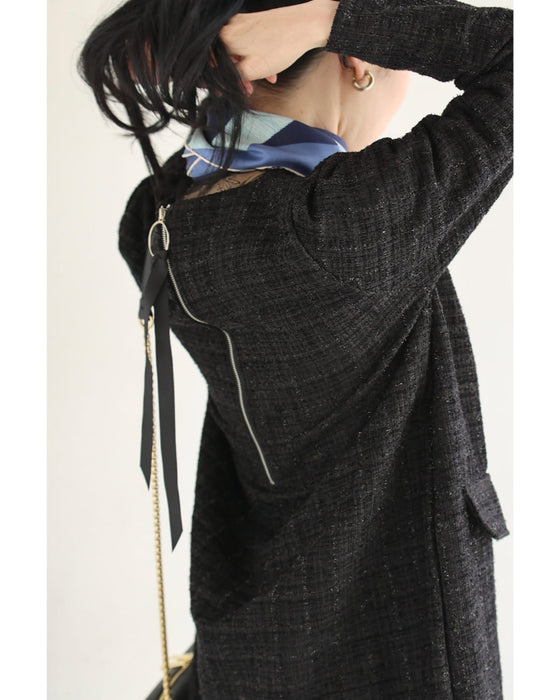 フォーマルにも活躍する。煌めくツイードミディアムワンピース