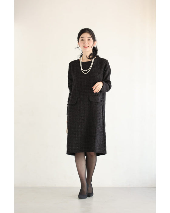 フォーマルにも活躍する。煌めくツイードミディアムワンピース