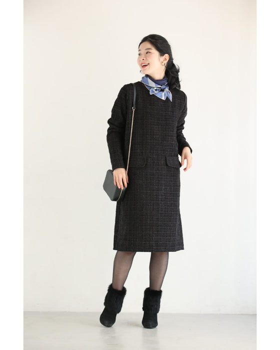 フォーマルにも活躍する。煌めくツイードミディアムワンピース