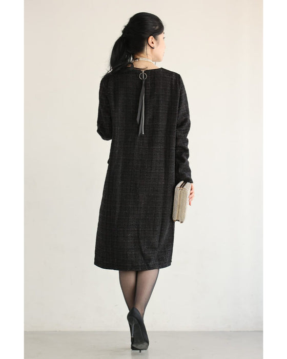 フォーマルにも活躍する。煌めくツイードミディアムワンピース