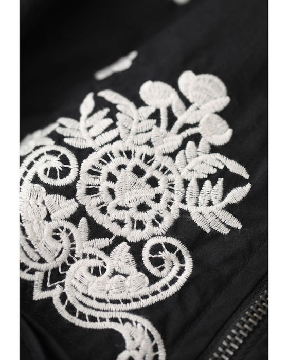 花刺繍を散りばめたペプラムブルゾン
