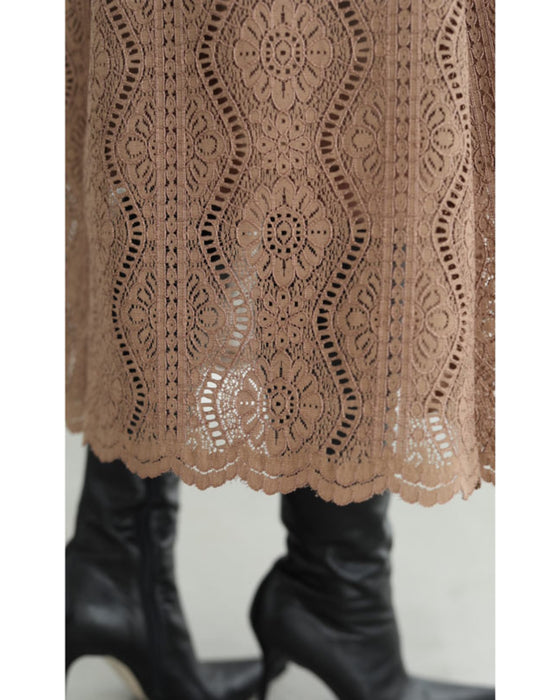 流れる優美な花の総レースミディアムスカート