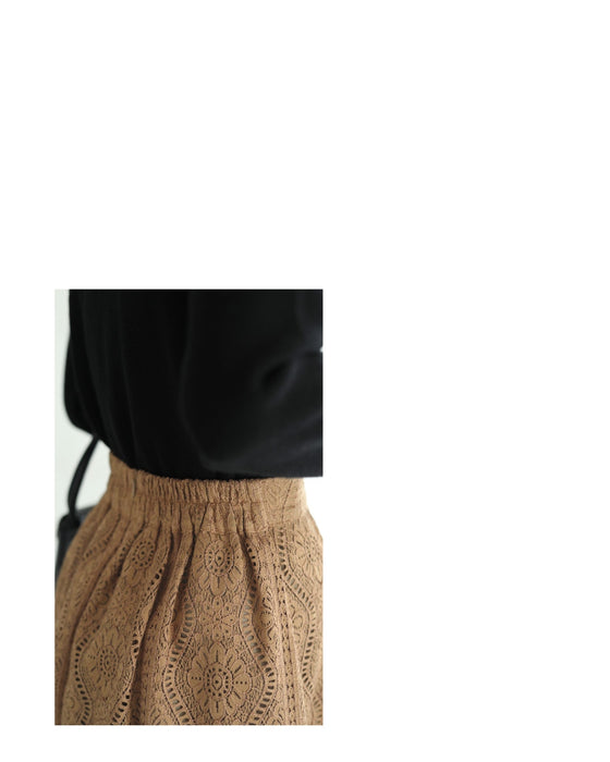 流れる優美な花の総レースミディアムスカート