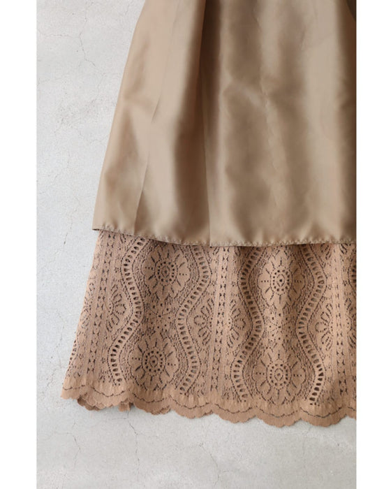 流れる優美な花の総レースミディアムスカート