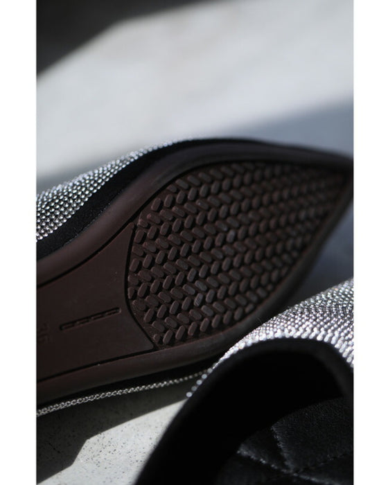 Soft and comfortable to wear. Flat pumps with dazzling rhinestones