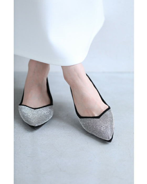 Soft and comfortable to wear. Flat pumps with dazzling rhinestones