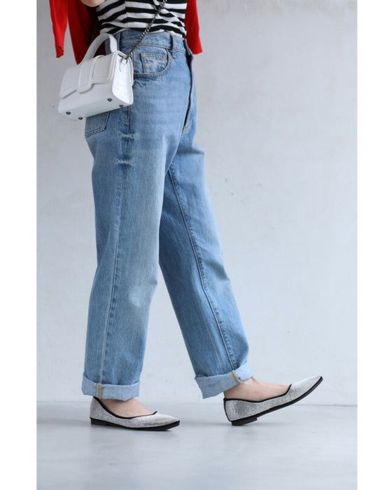 Soft and comfortable to wear. Flat pumps with dazzling rhinestones