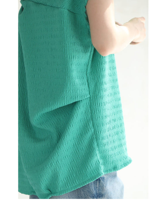 後ろツイストタックのプルオーバートップス