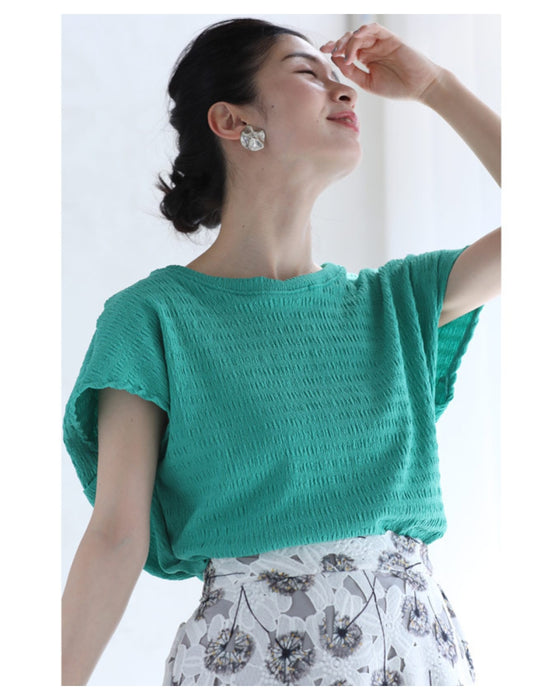 後ろツイストタックのプルオーバートップス