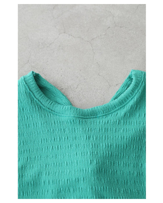 後ろツイストタックのプルオーバートップス