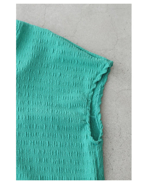 後ろツイストタックのプルオーバートップス