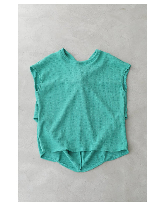 後ろツイストタックのプルオーバートップス