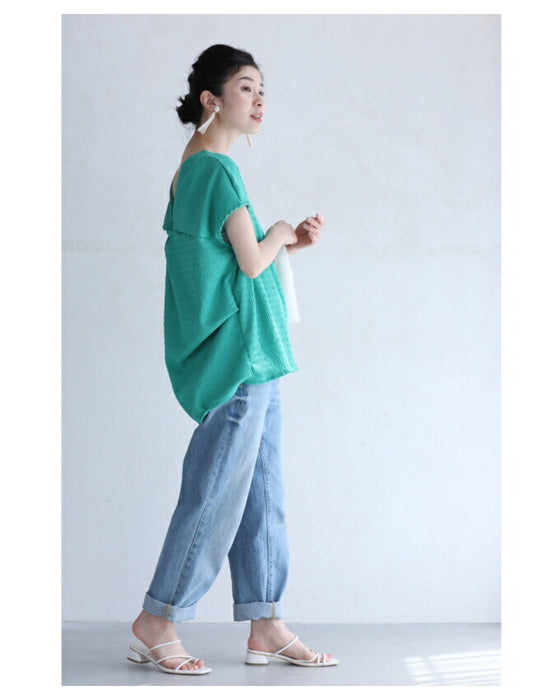 後ろツイストタックのプルオーバートップス