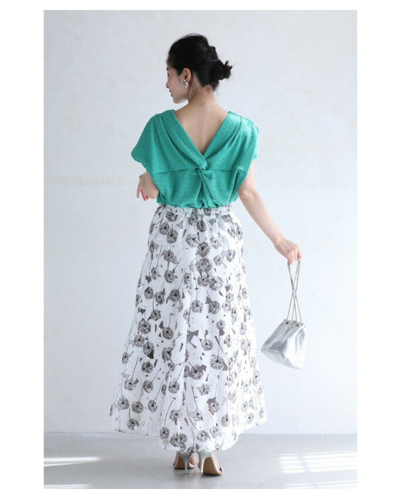 後ろツイストタックのプルオーバートップス